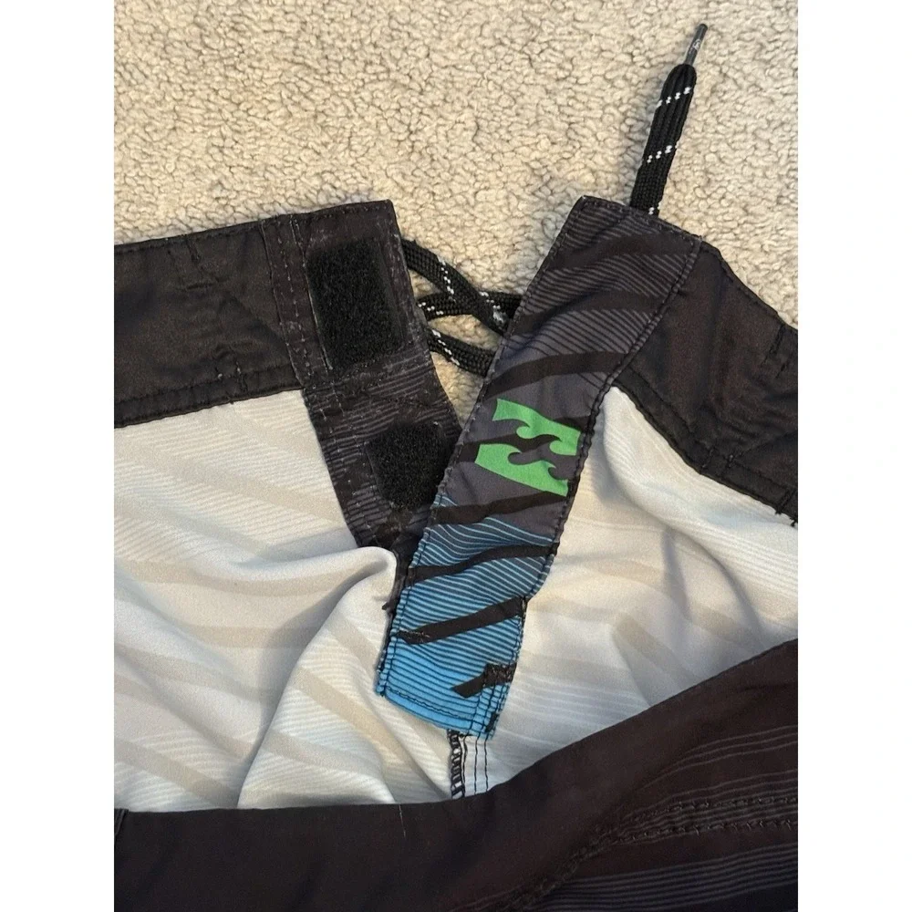 Billabong Quad Stretch Board Shorts Mens 34 Multicolor Stripe Surf Swim Trunks